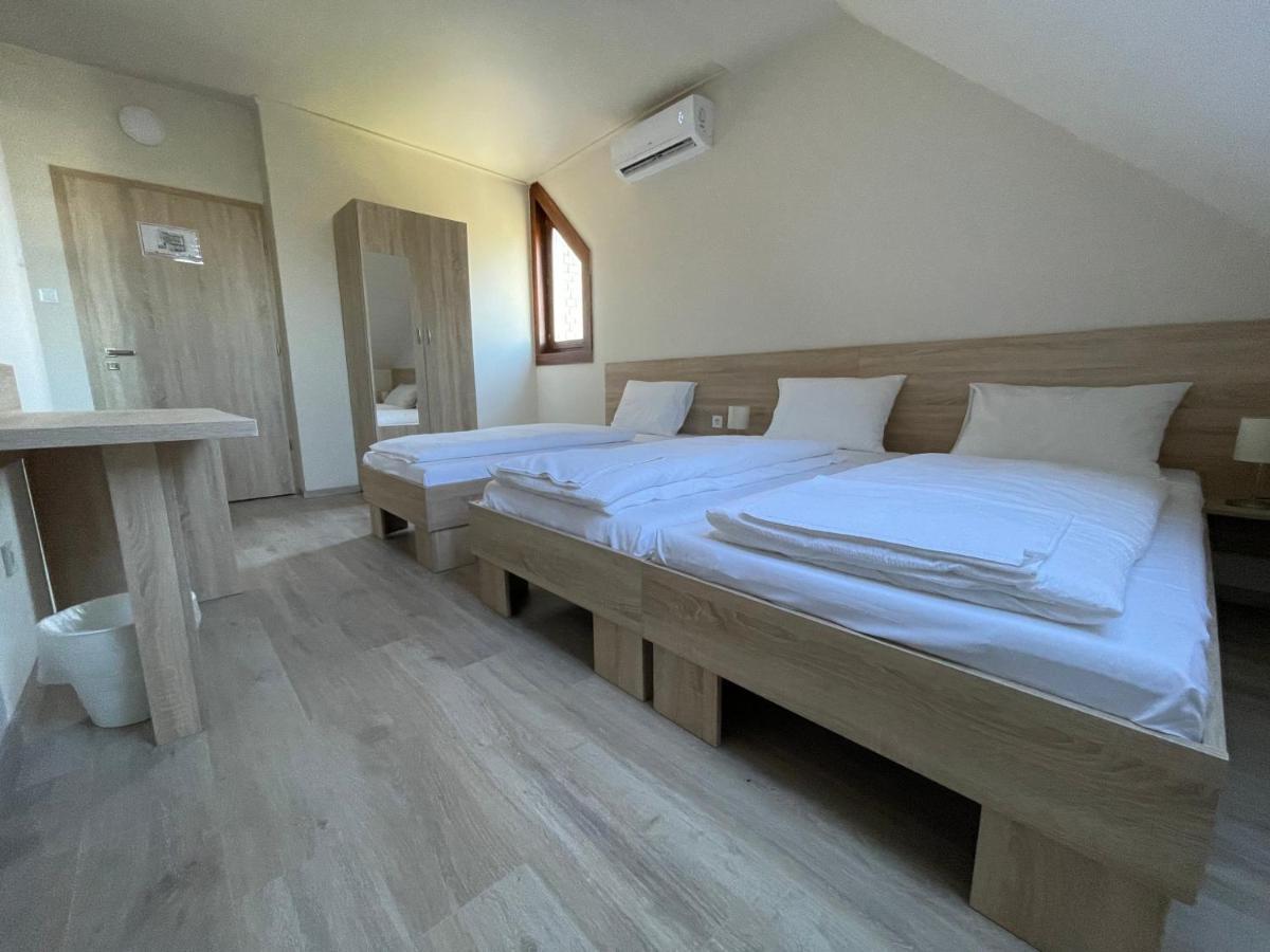 Szolofuert Fogado Bed & Breakfast Kecskemet Ngoại thất bức ảnh